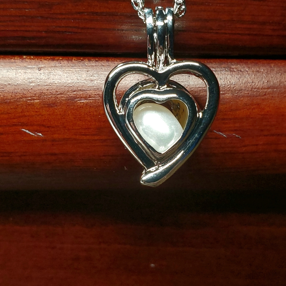 Heart shaped pendant with 18 inch necklace